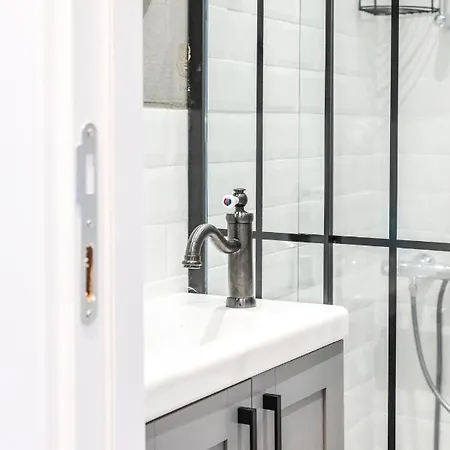 Elegant Flat 5 Min To Moda Shore Appartement